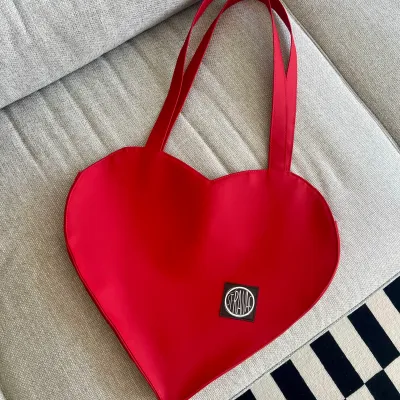 HEART TOTE RED