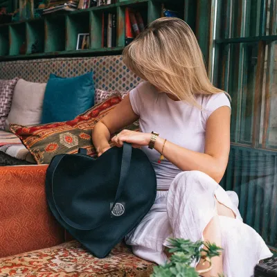 HEART TOTE BLACK
