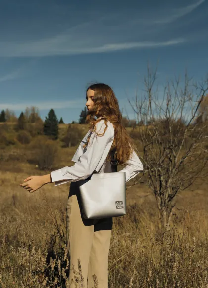 SILVER  TOTE