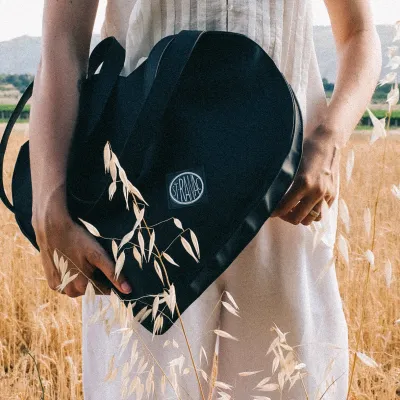 HEART TOTE BLACK