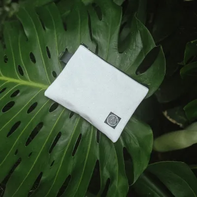 White canvas Dopp pack