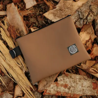 Light brown dopp pack