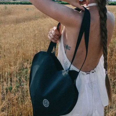 HEART TOTE BLACK